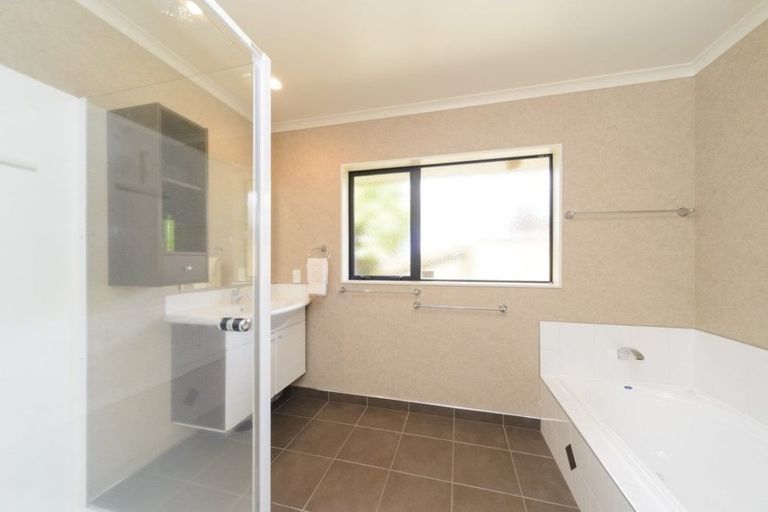 Photo of property in 17 Liberty Grove, Kelvin Grove, Palmerston North, 4414