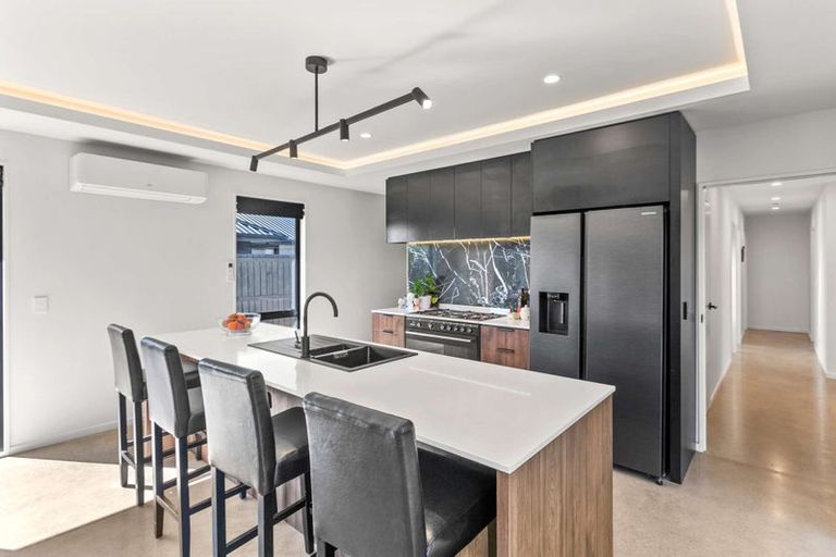 Photo of property in 15 Evelyn Crescent, Marshland, Christchurch, 8083