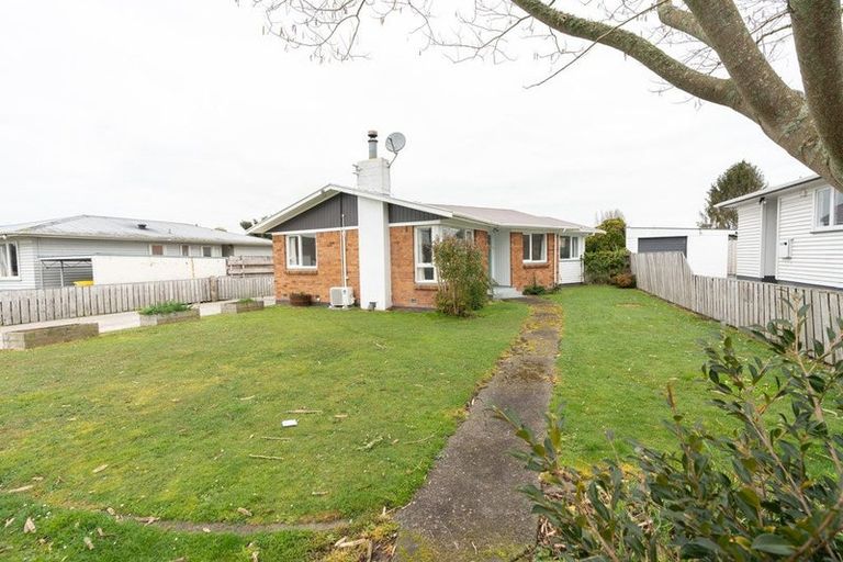 Photo of property in 77 Collins Road, Melville, Hamilton, 3206