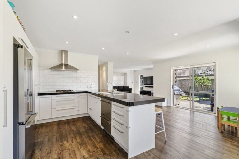 Photo of property in 6 Pohutukawa Place, Karaka, Papakura, 2113