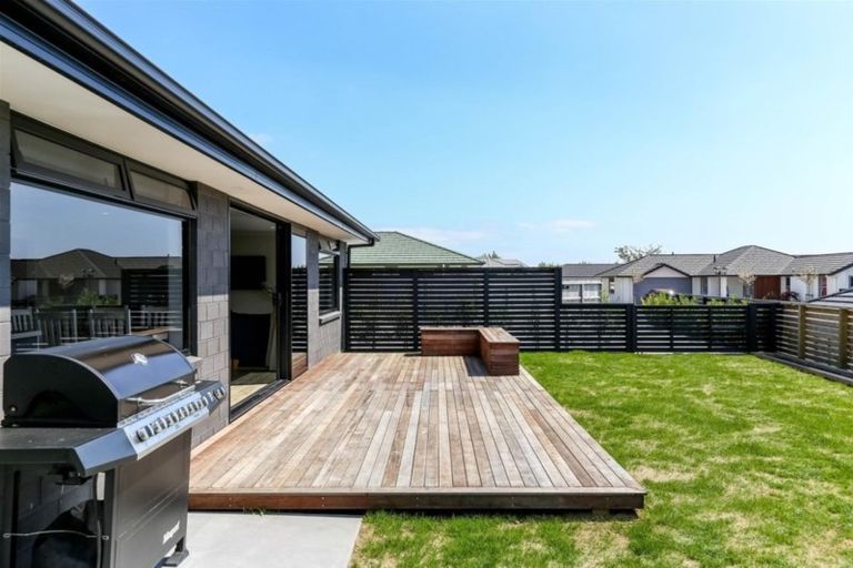 Photo of property in 3 Greenridge Lane, Merrilands, New Plymouth, 4312