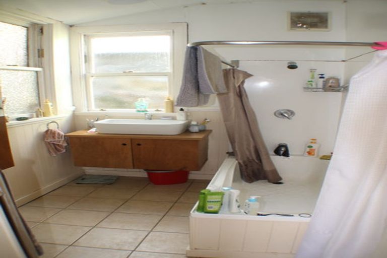 Photo of property in 73 Majoribanks Street, Mount Victoria, Wellington, 6011