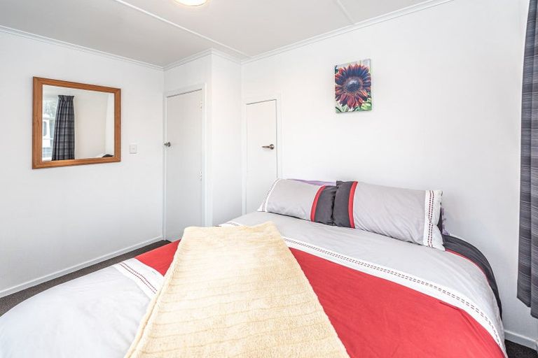 Photo of property in 18 Suther Street, Waverley, 4510