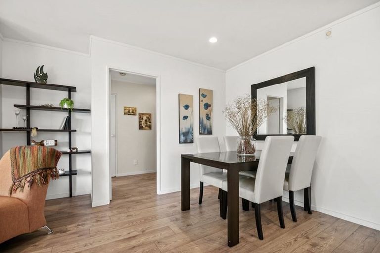 Photo of property in 14 Mandeville Place, Unsworth Heights, Auckland, 0632