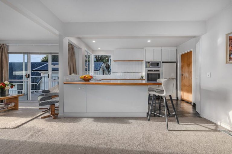 Photo of property in 32 Paremata Crescent, Paremata, Porirua, 5024