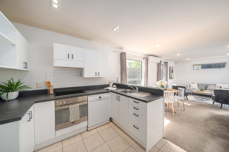 Photo of property in 18 Franklyn Road, Tawa, Wellington, 5028