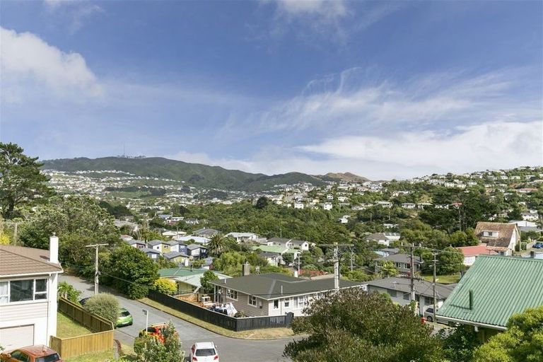 Photo of property in 29b Omega Street, Newlands, Wellington, 6037