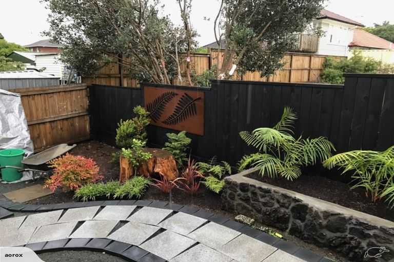 Photo of property in 6 Kiwi Esplanade, Mangere Bridge, Auckland, 2022