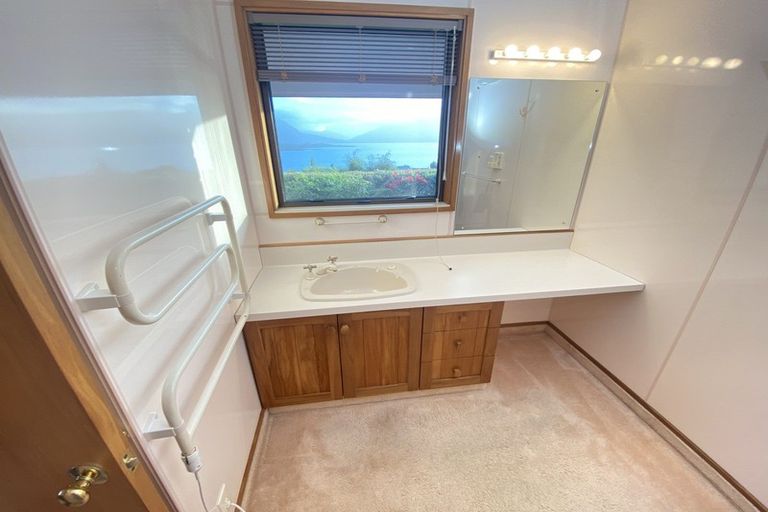 Photo of property in 10 Brownlee Drive, Moana, 7872