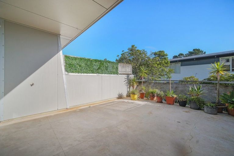 Photo of property in 2a/20 Ian Marwick Place, Birkenhead, Auckland, 0626