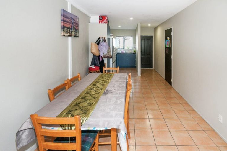 Photo of property in 4/35 Fields Parade, Oteha, Auckland, 0632