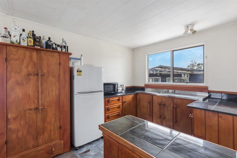 Photo of property in 31 Border Road, Henderson, Auckland, 0612