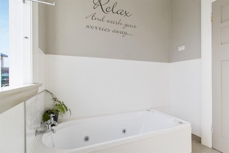 Photo of property in 69 High Street, Waimate, 7924