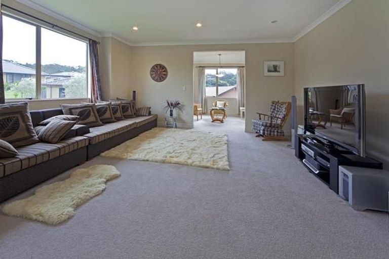 Photo of property in 24 George Deane Place, Greenhithe, Auckland, 0632