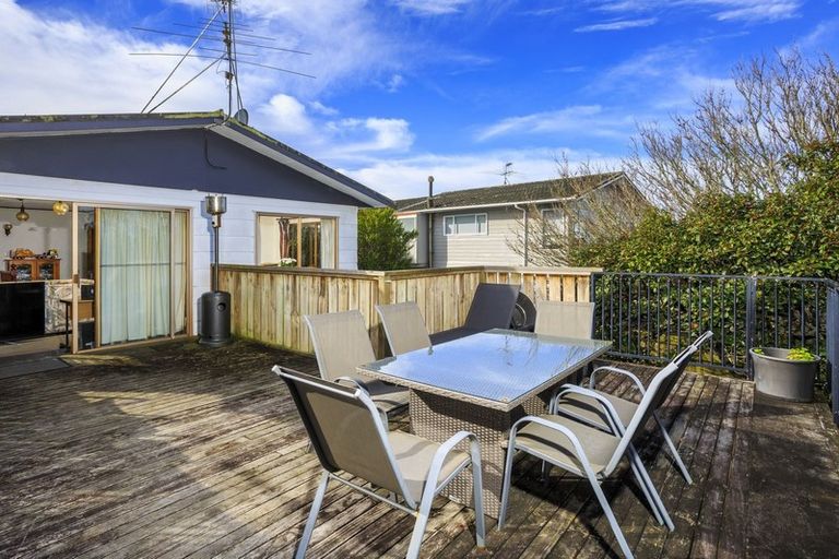 Photo of property in 81 Chivalry Road, Glenfield, Auckland, 0629