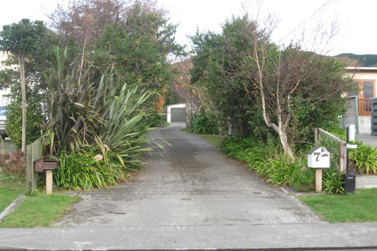 Photo of property in 5 Kaitawa Crescent, Paraparaumu, 5032