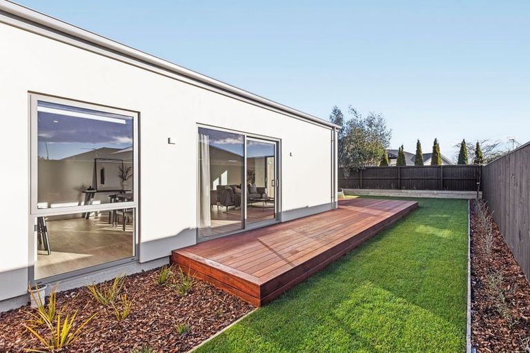 Photo of property in 24 Greystone Close, Halswell, 8025