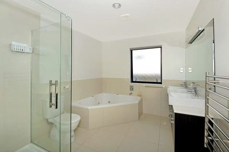 Photo of property in 2 Vivian Road, Silverdale, 0932