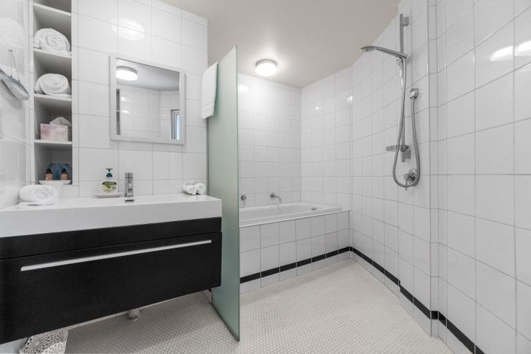 Photo of property in 88 Wallis Street, Raglan, 3225