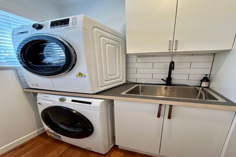 Photo of property in 6 Channel View Road, Campbells Bay, Auckland, 0630