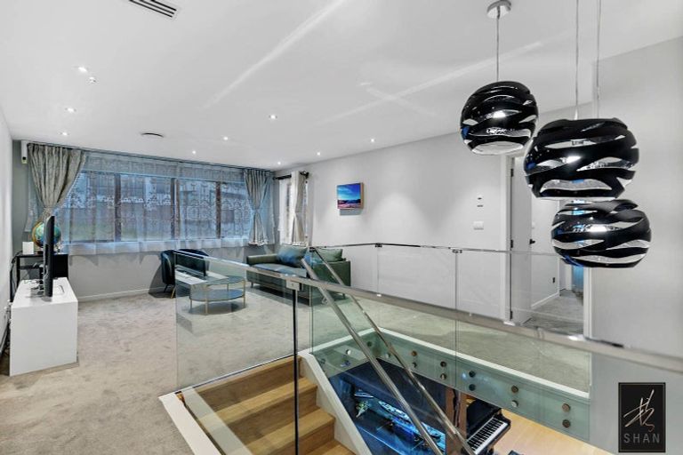 Photo of property in 21 Colliston Rise, Pinehill, Auckland, 0632