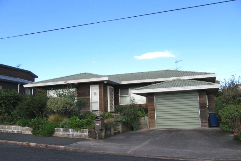 Photo of property in 1/34 Howard Road, Northcote, Auckland, 0627