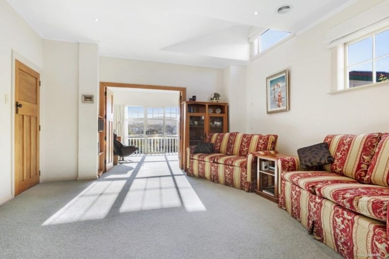 Photo of property in 1 Grove Road, Kelburn, Wellington, 6012
