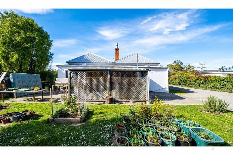 Photo of property in 2 Point Bush Road, Waimate, 7924