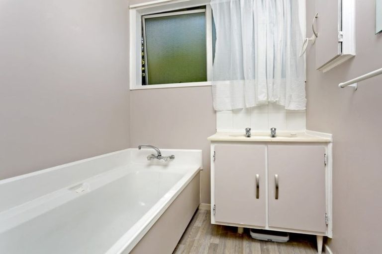 Photo of property in 57 Oaktree Avenue, Browns Bay, Auckland, 0630