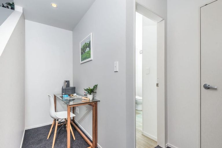 Photo of property in 35 Meadowcroft Grove, Johnsonville, Wellington, 6037