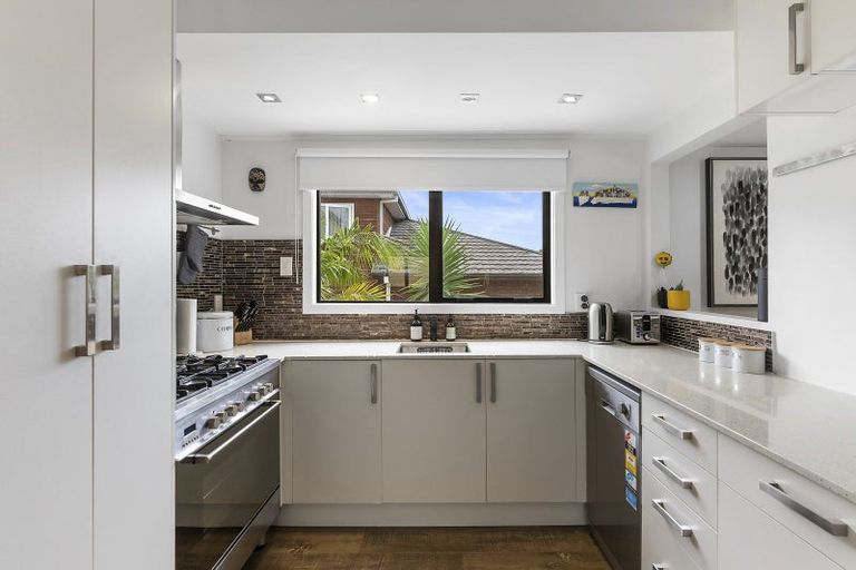 Photo of property in 50 Lagoon Way, West Harbour, Auckland, 0618