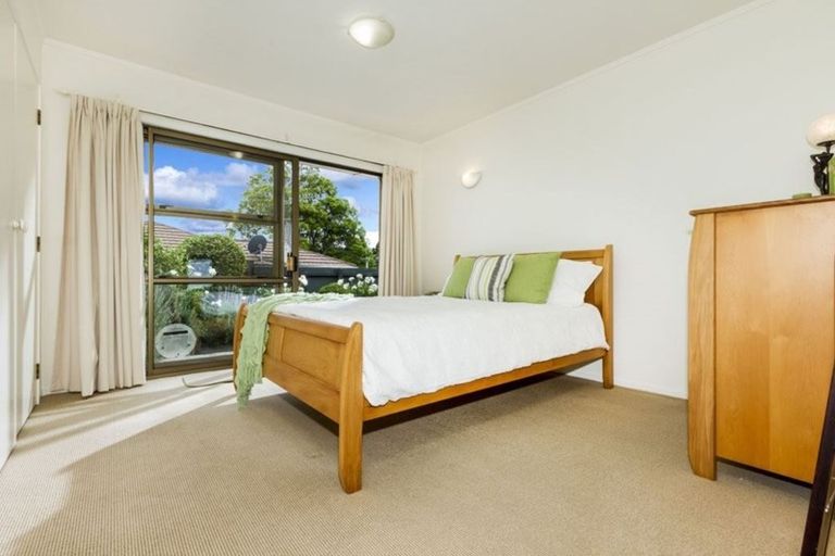 Photo of property in 1/18 Kauri Glen Road, Northcote, Auckland, 0627