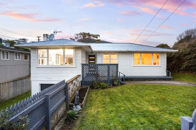 Photo of property in 60 Bell Street, Tawa, Wellington, 5028