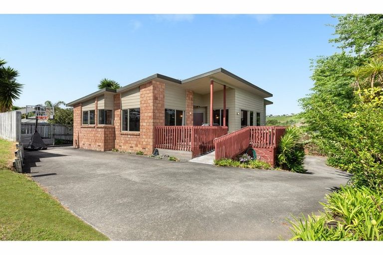 Photo of property in 2 Lysaght Place, Welcome Bay, Tauranga, 3112