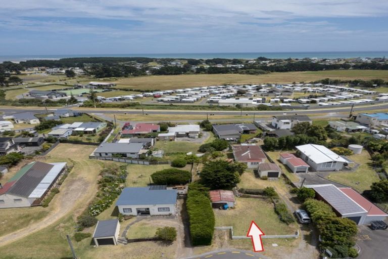 Photo of property in 9 Carthew Terrace, Foxton Beach, Foxton, 4815