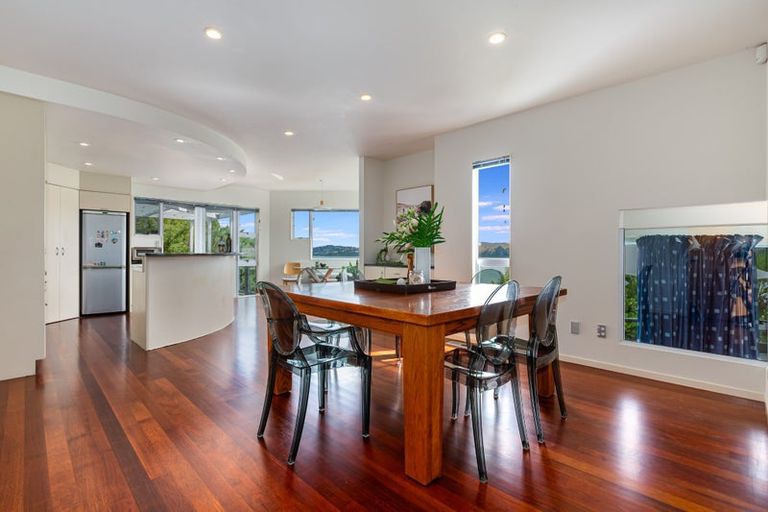 Photo of property in 28 Molyneux Close, Whitby, Porirua, 5024