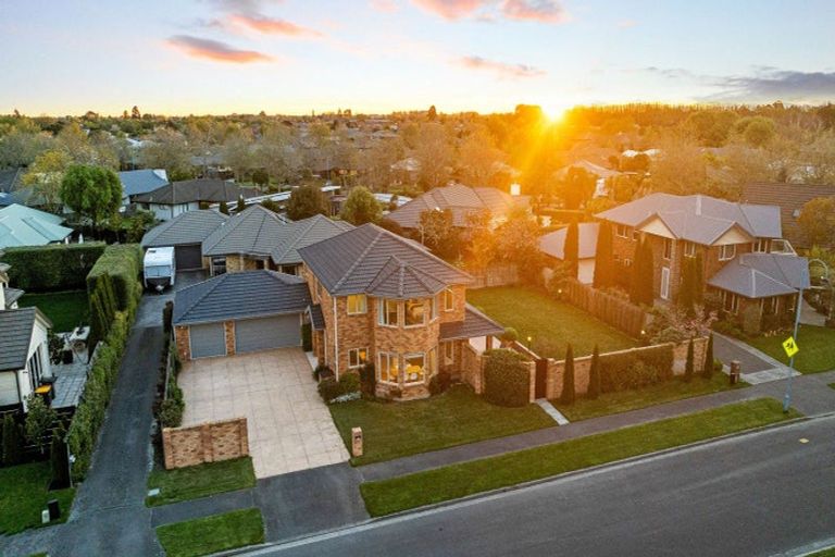 Photo of property in 64 Willowview Drive, Redwood, Christchurch, 8051