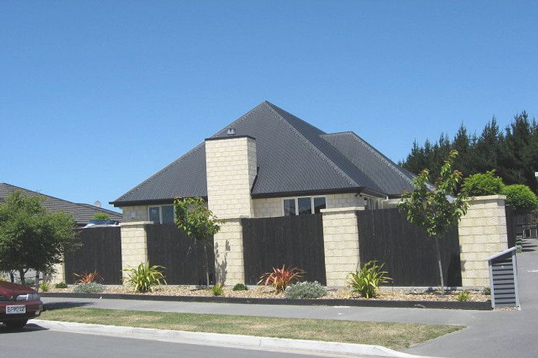 Photo of property in 6 Whio Close, Parklands, Christchurch, 8083