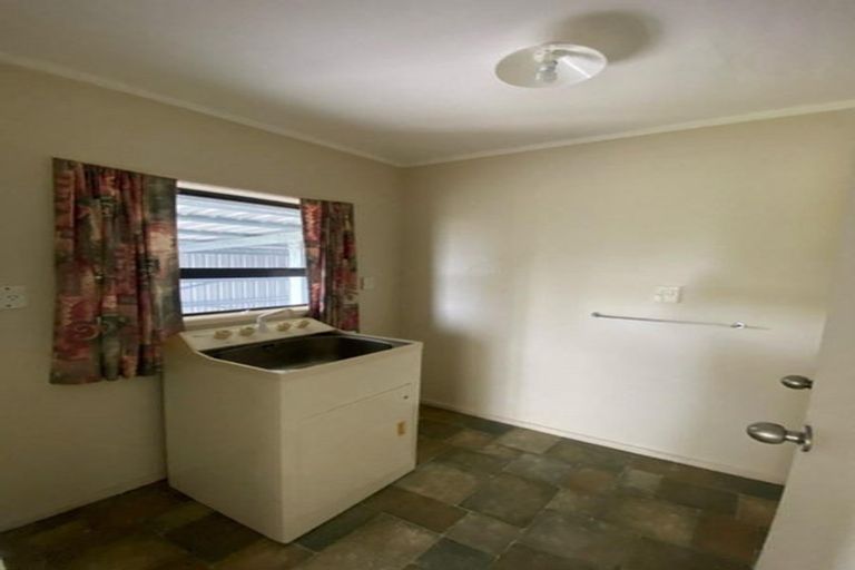 Photo of property in 627 South Road, Omata, New Plymouth, 4374