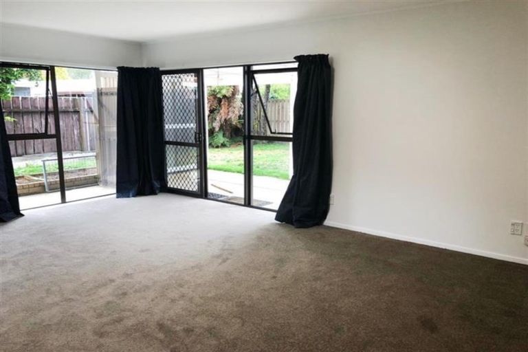 Photo of property in 2/16 Ross Martin Court, Conifer Grove, Takanini, 2112