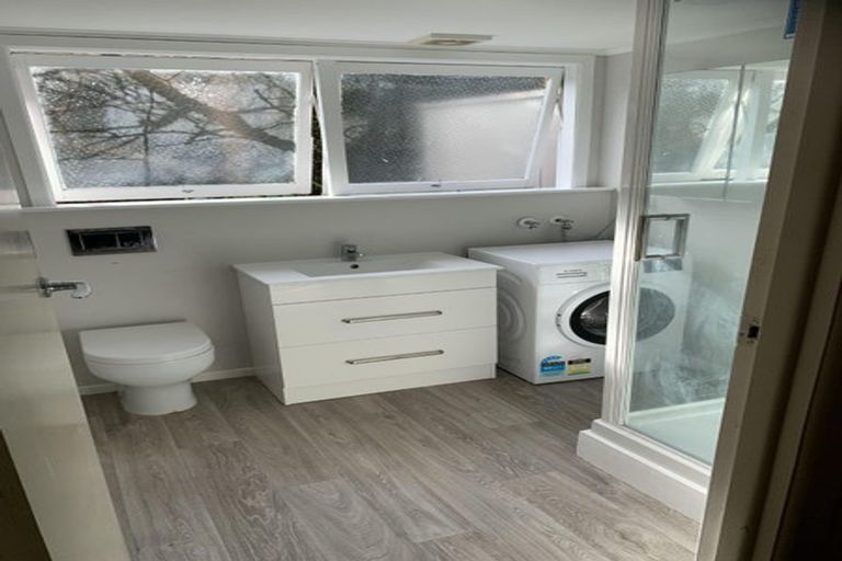 Photo of property in 28 Pupuke Road, Hillcrest, Auckland, 0627