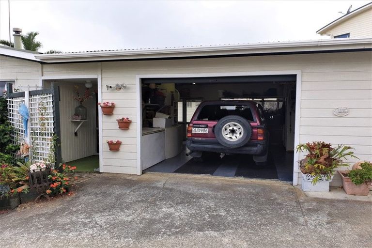 Photo of property in 25 Powells Road, Cable Bay, 0420