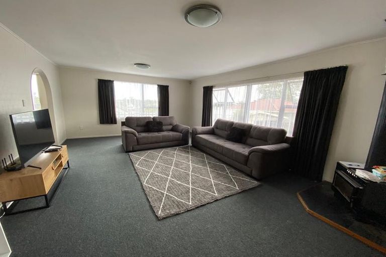 Photo of property in 143 Aviemore Drive, Highland Park, Auckland, 2010