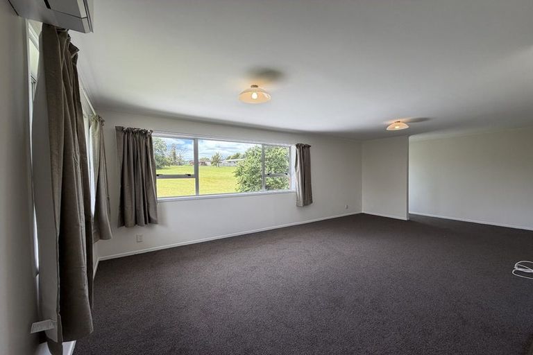 Photo of property in 10 Ciprian Place, Henderson, Auckland, 0612