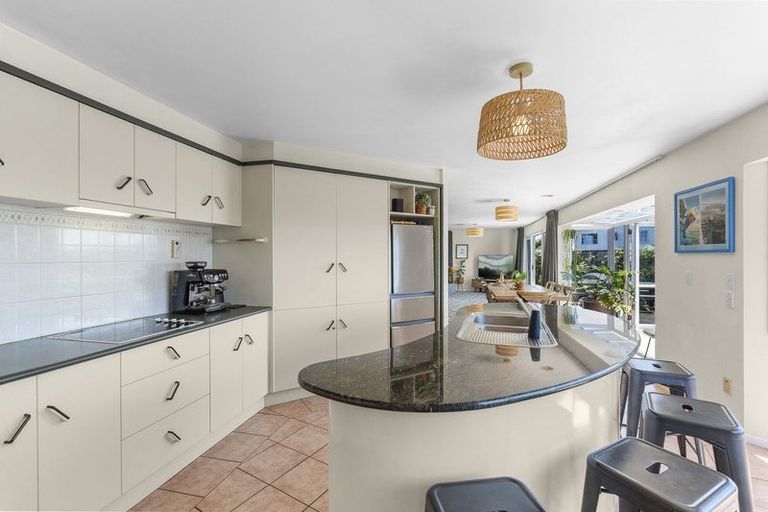 Photo of property in 8 Chatswood Grove, Fitzroy, New Plymouth, 4312