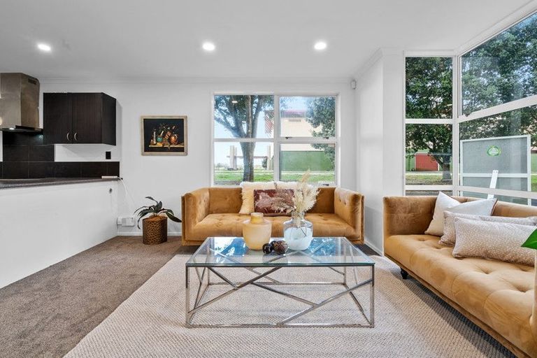 Photo of property in 27 The Track, Takanini, 2112