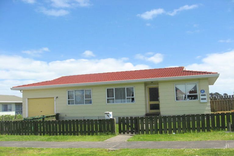 Photo of property in 8 De Bloge Place, Clendon Park, Auckland, 2103