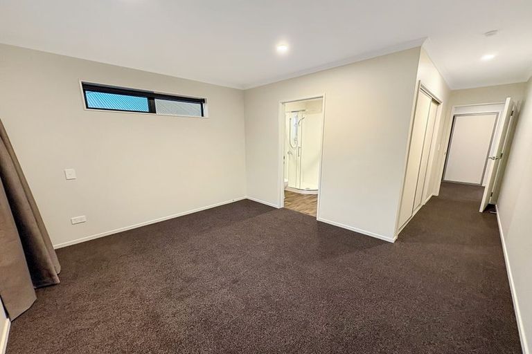 Photo of property in 35 Whiteoak Drive, 7604