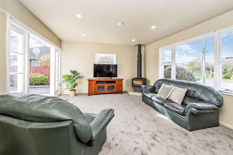 Photo of property in 33 Charlcott Street, Burnside, Christchurch, 8053