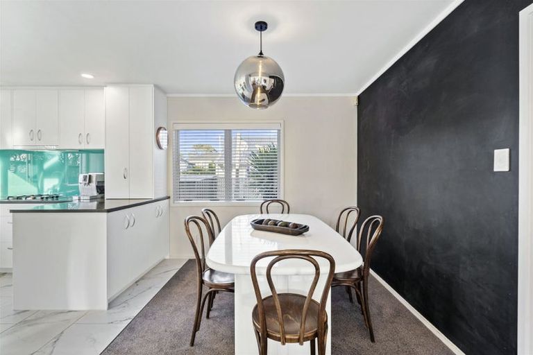 Photo of property in 2/27 Stafford Road, Northcote Point, Auckland, 0627